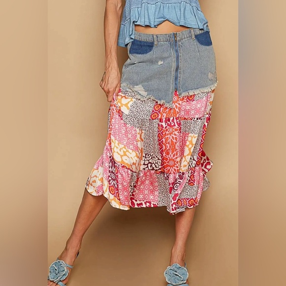 POL Dresses & Skirts - POL Printed Woven Contrast Denim Skirt Size Large NEW